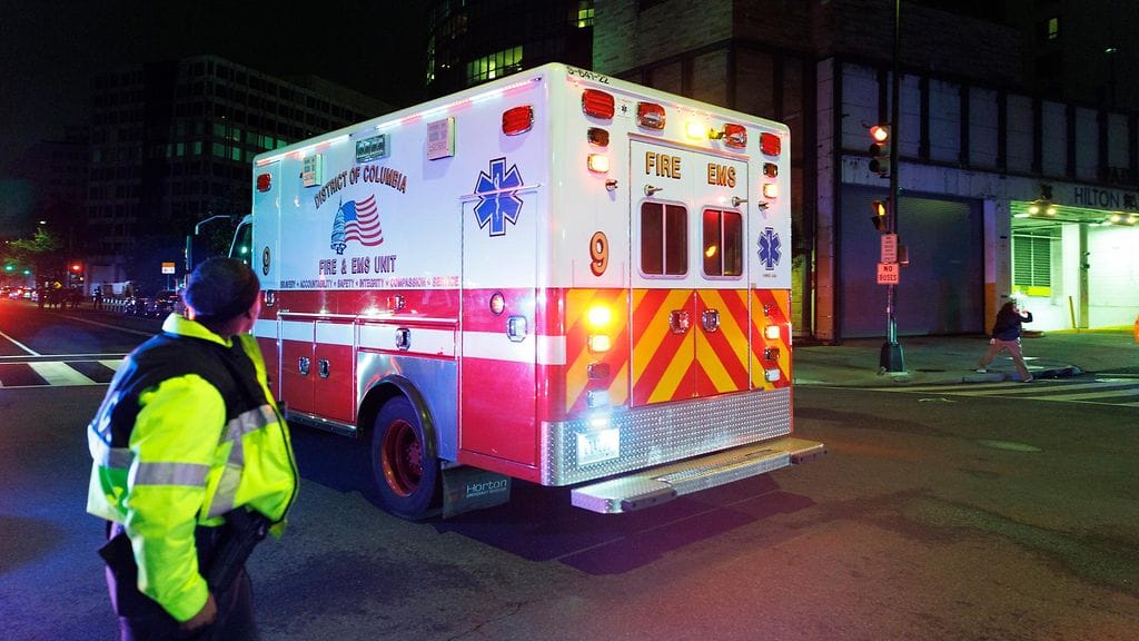 AOP 26.4.26 ambulanssi washington illallinen trump