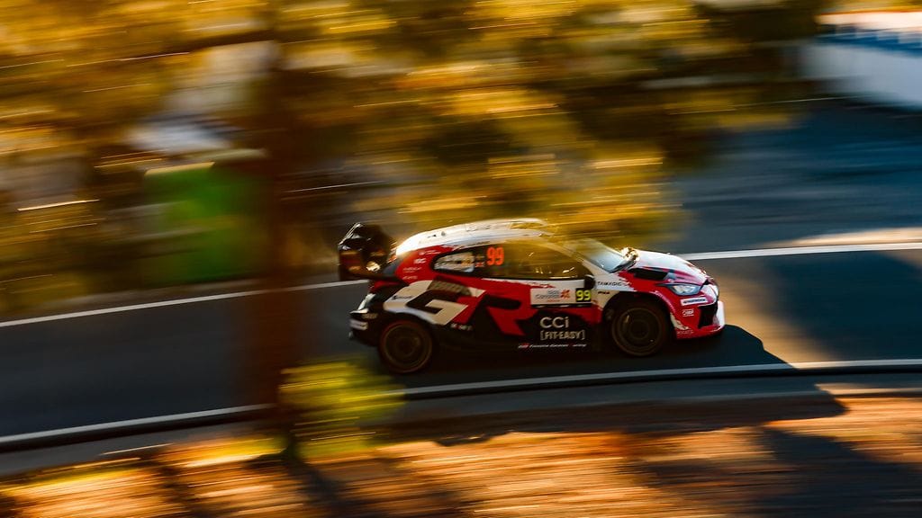 EK16: Oliver Solberg on enää 2,2 sekunnin päässä Sebastien Ogierista.