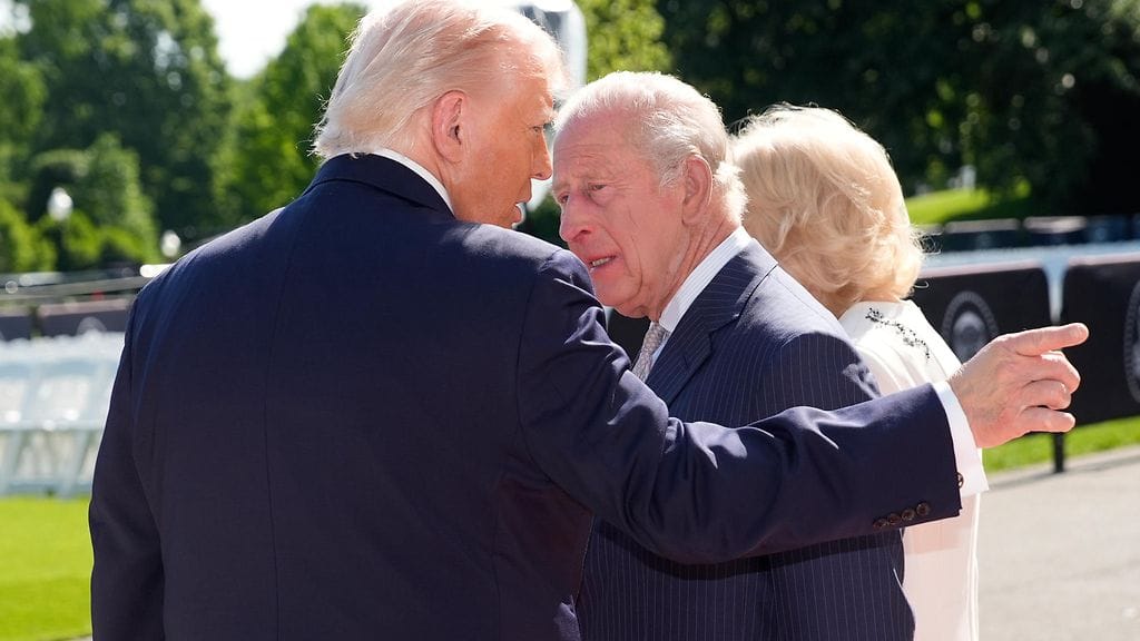 Huuliltalukija paljastaa, mitä Donald Trump yritti puhua kuningas Charlesille.