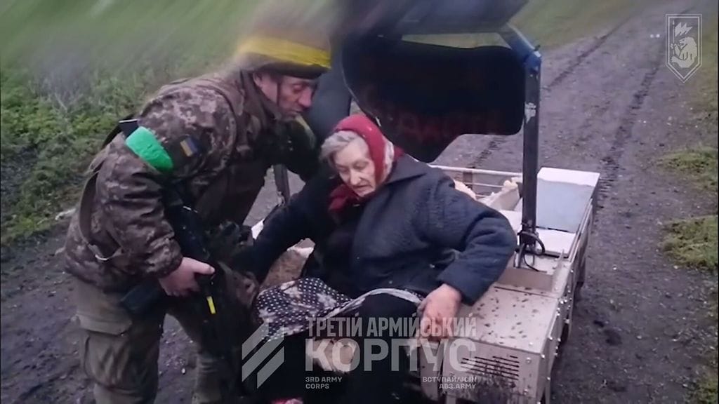 Reuters: Robotti pelastaa vanhan naisen Ukrainassa