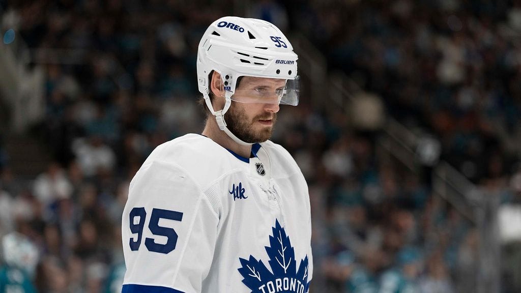 Oliver Ekman Larssonin NHL-kausi Toronto Maple Leafsissa on päättynyt, mutta MM-kisat kutsuvat.