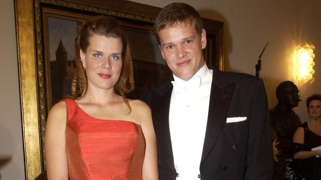 Ville Haapasalo ja Saara Hedlund edustivat yhdessä Linnan juhlissa vuonna 2003.