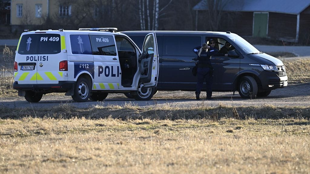 Poliisi eristi alueen Iitissä droonin takia 11. huhtikuuta 2026.