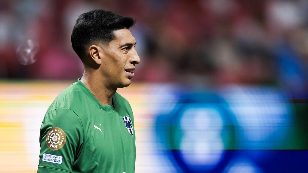 Zaragozan maalivahti Esteban Andrada sai 12 ottelun pelikiellon lyötyään vastustajaa.