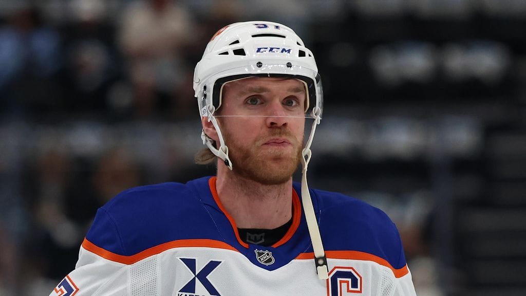 Connor McDavidin ja kumppaneiden Stanley cup -jahti päättyi tällä kaudella jo pudotuspelien avauskierrokselle, jossa McDavid pelasi loukkaantuneena.