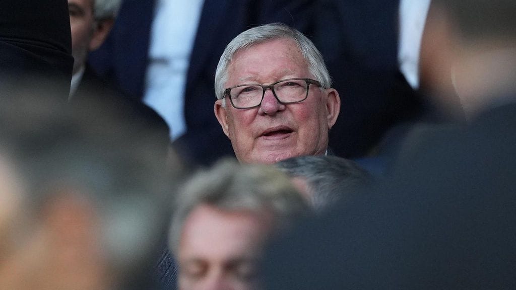 Sir Alex Ferguson kuvattuna seuraamassa PSG:n ja Bayern Münchenin välistä Mestarien liigan välieräottelua Pariisissa viime tiistaina.