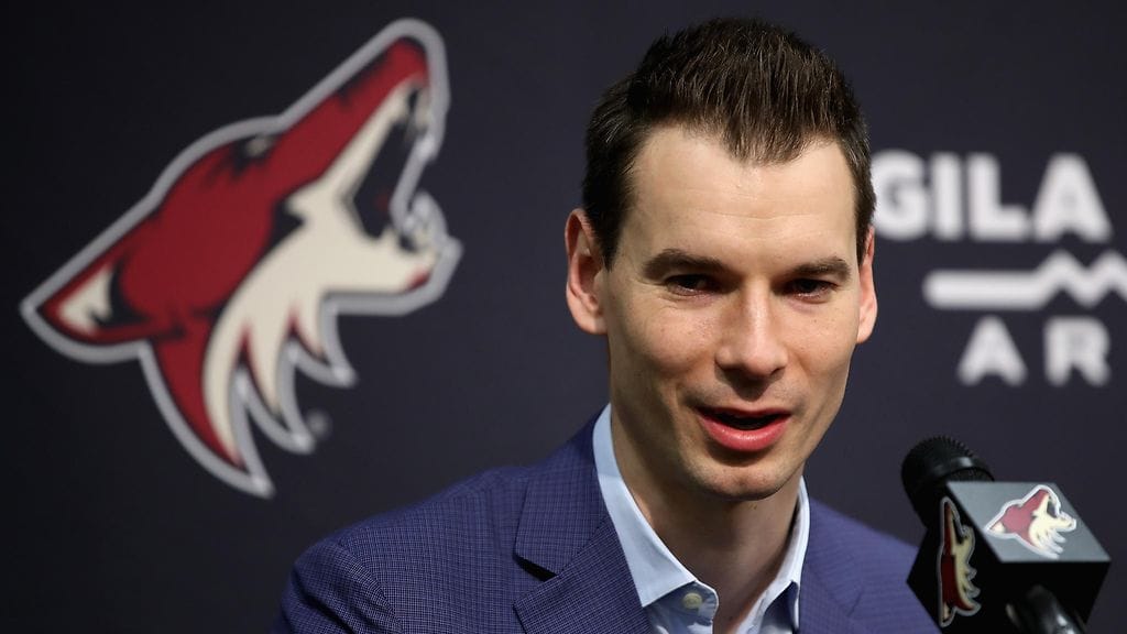 John Chayka toimi aiemmin Arizona Coyotesin general managerina.