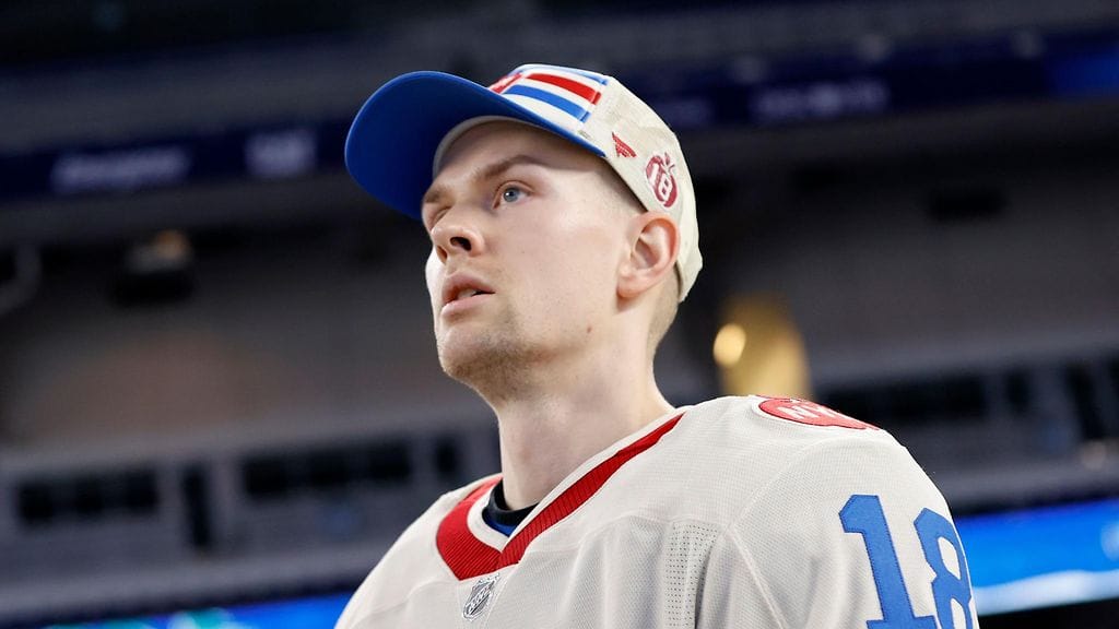 Urho Vaakanainen edustaa seuratasolla New York Rangersia.