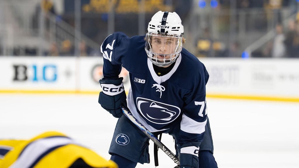 Gavin McKenna pelasi kuluvalla kaudella yliopistosarja NCAA:ssa Penn Staten joukkueessa. Hän tehtaili 35 otteluun tehopisteet 15+36=51.