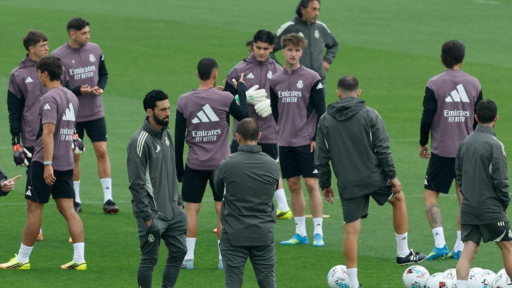 Kuusi pelaajaa ei Marca-lehden mukaan suostu enää puhumaan päävalmentaja Alvaro Arbeloan kanssa.