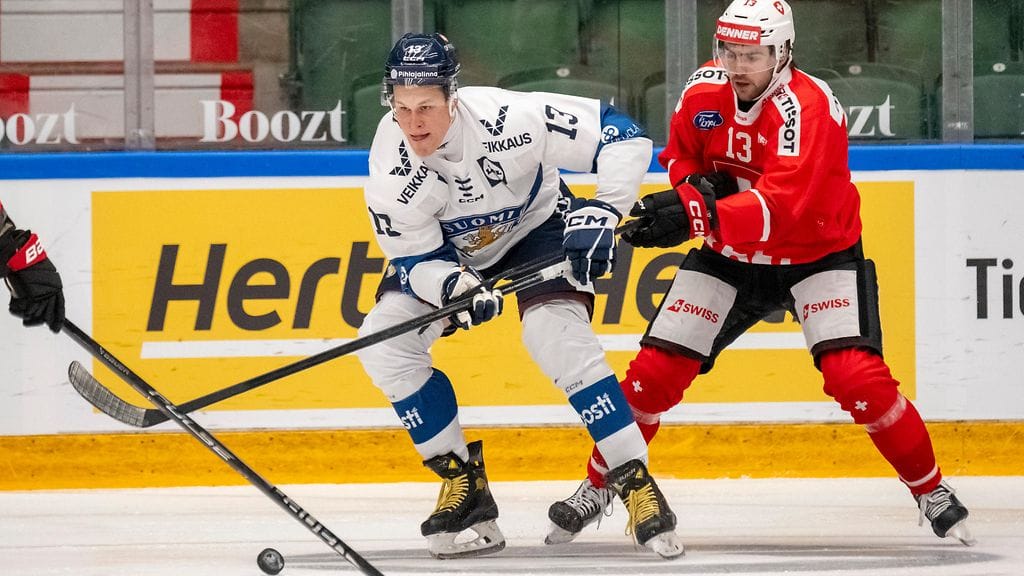 Jesse Puljujärvi teki kaksi maalia Sveitsin verkkoon.