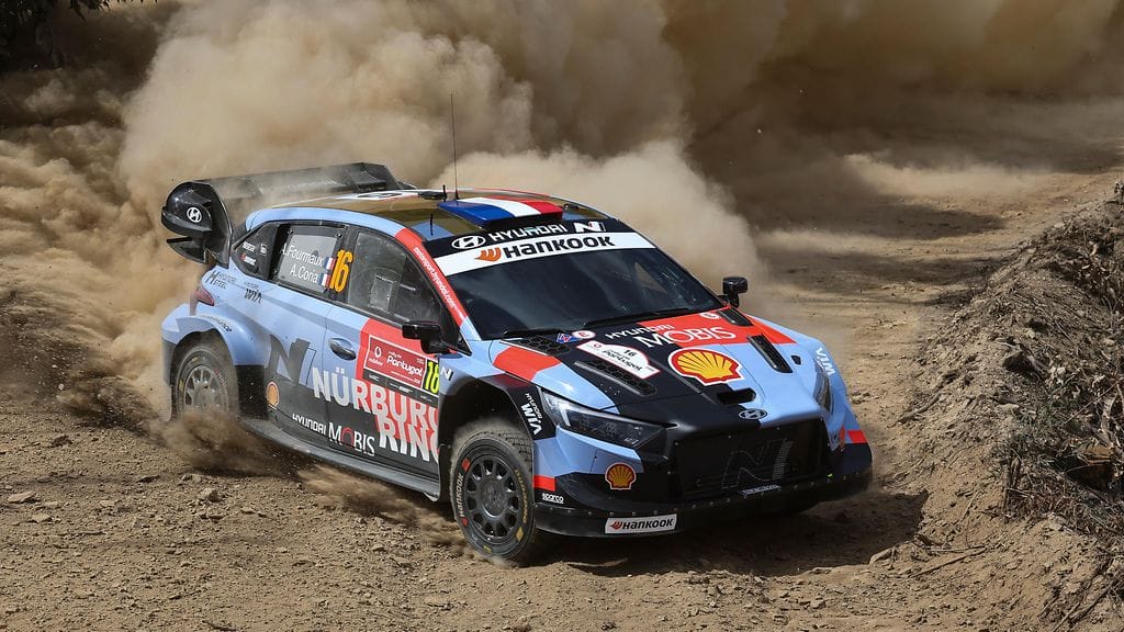 Adrien Fourmaux johtaa Portugalin MM-rallia.