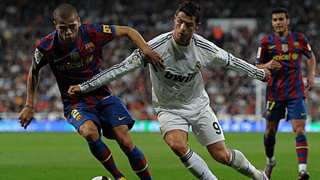 Daniel Alvesin Barcelona ja Cristiano Ronaldon Real Madrid kohtaavaat El Clásicossa.