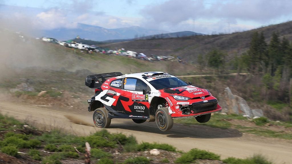 Sami Pajari on vielä kolmantena Portugalin MM-rallissa.