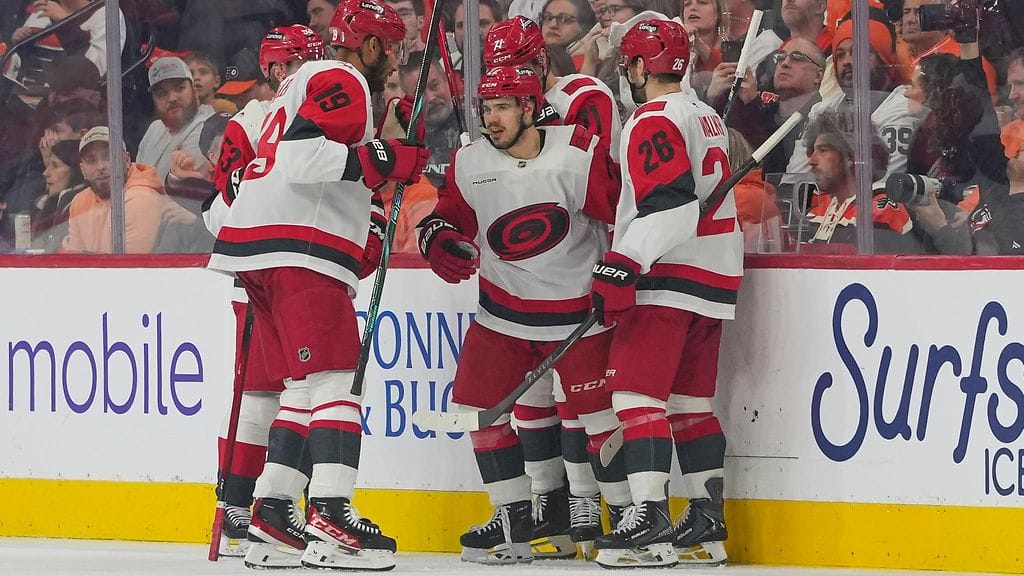 Carolina Hurricanes marssi itäisen konferenssin finaaleihin.