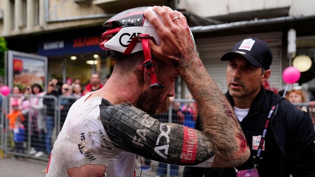 Adam Yates oli yksi joukkokolarissa mukana olleista.