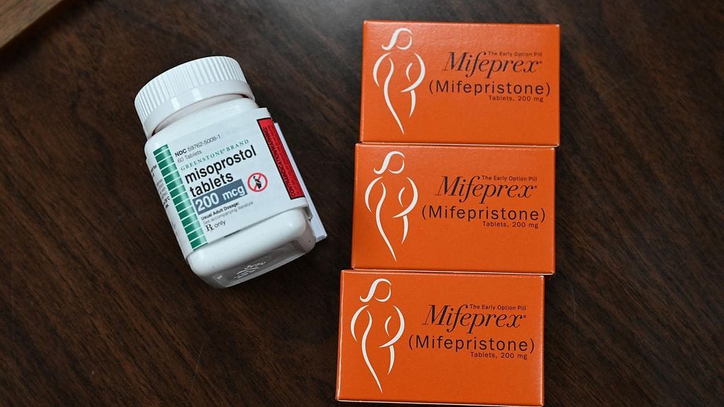 Lääkkeellinen raskaudenkeskeytys tehdään käyttämällä kahta lääkettä: mifepristonia ja misoprostolia.
