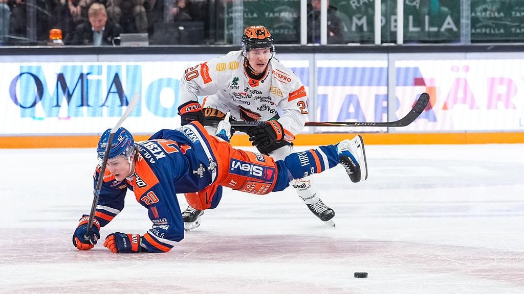 Tapparan Oiva Keskinen ja KooKoon Samuel Valkeejärvi ottavat yhteen myös 6. finaalissa.