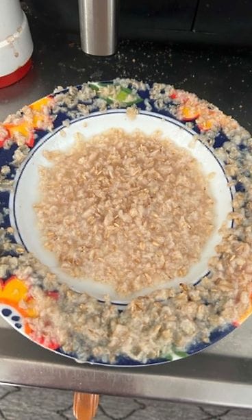 Tuija Vehviläisen mikropuuro kuohui yli kuvun alla.