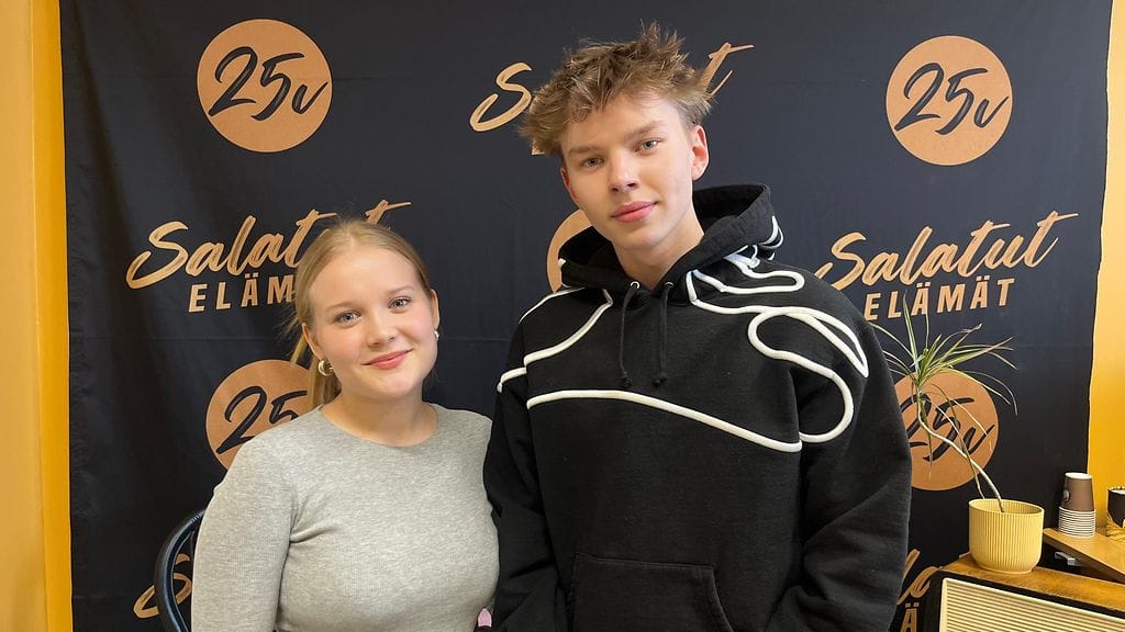 Nelli Kariniemi ja Joa Dahlman näyttelevät Salkkareissa sisaruksia.
