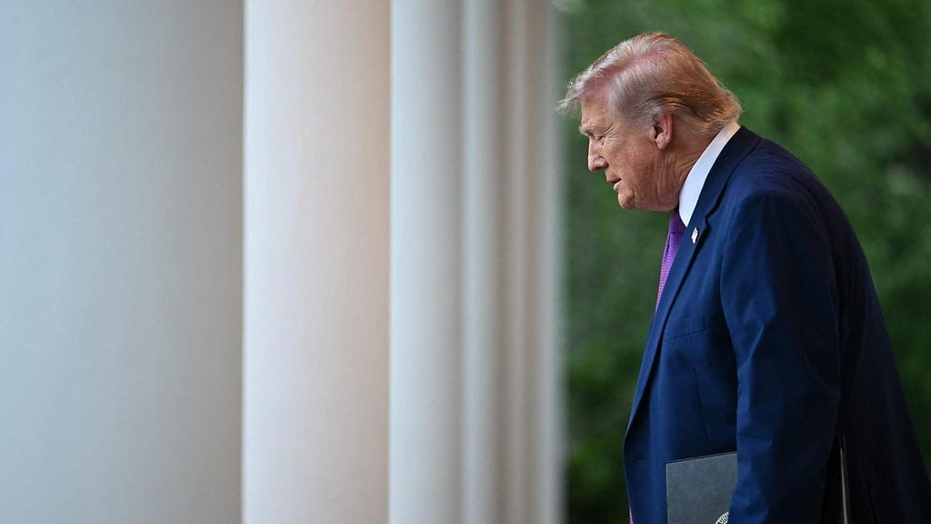 Donald Trump kuvattuna Valkoisessa talossa 11. toukokuuta.