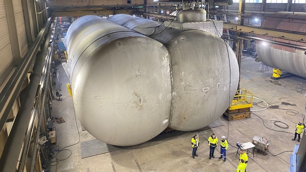 15 metriä leveä ja noin 500 tonnia painava polttoainetankki kuljetetaan tänään illalla Teuvalta Kaskisten satamaan.