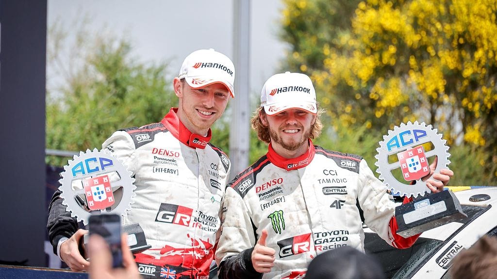 Oliver Solberg (oik.) oli kartturinsa Elliot Edmondsonin kanssa toinen Portugalin MM-rallissa.