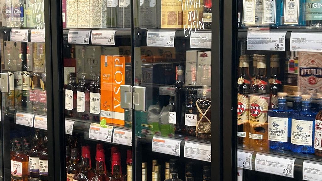 Väkevät juomat lukittavassa kaapissa, Alko