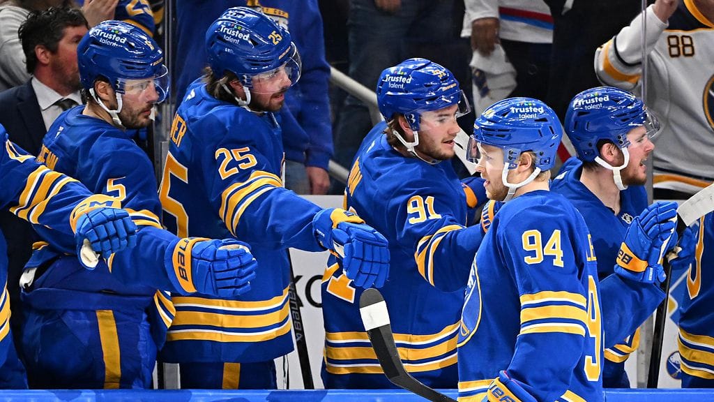 Buffalo Sabresin Konsta Helenius iski uransa ensimmäisen NHL-pudotuspelimaalin.