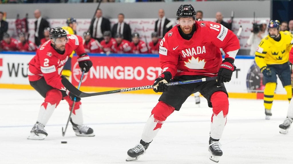 Kanadan nelosketju oli Ruotsia vastaan iskussa. Connor Brown (oik.) osui kahdesti.