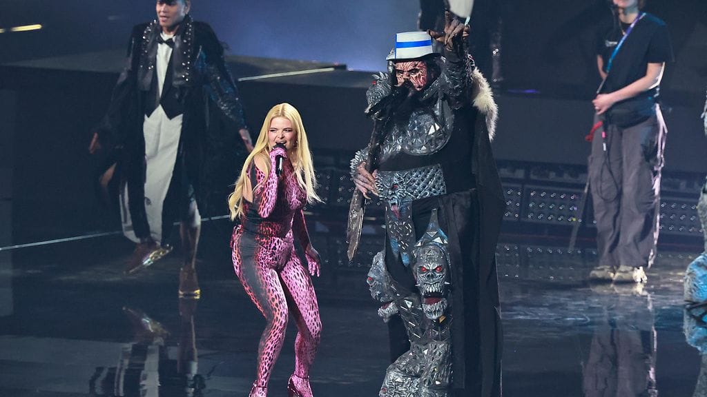 Erika Vikman ja Lordi villitsivät euroviisufinaalissa.
