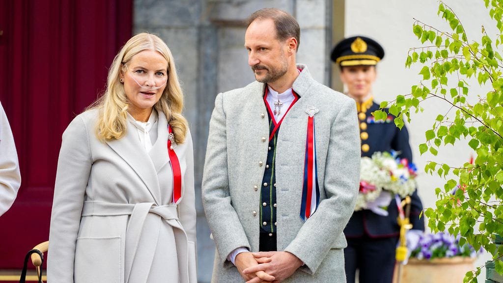Mette-Marit kuvattiin toissa viikolla happiviiksissä Norjan kansallispäivän juhlallisuuksissa.