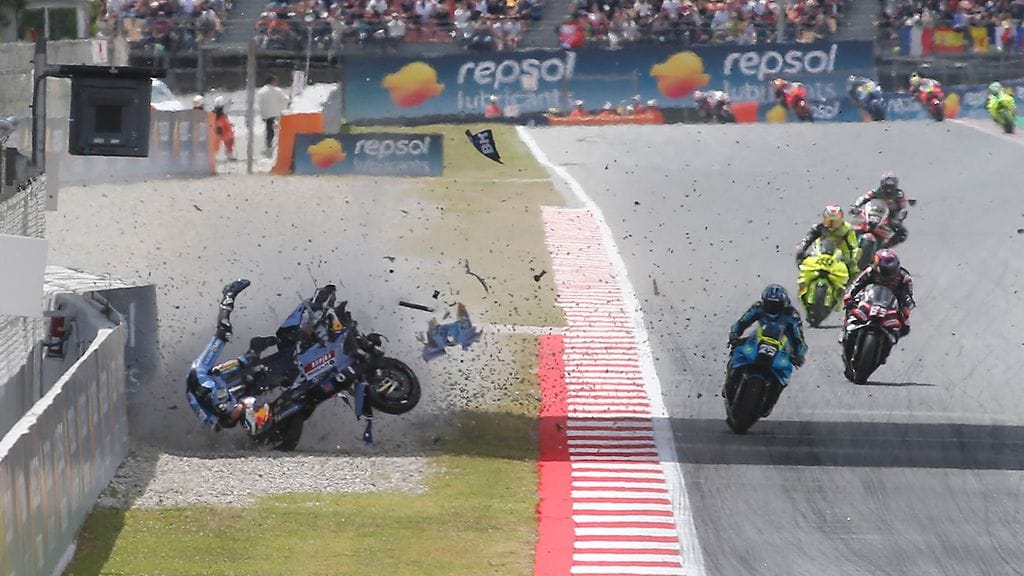Alex Marquez oli erittäin lähellä paiskautua ratamuuriin ulosajossaan Katalonian radalla.