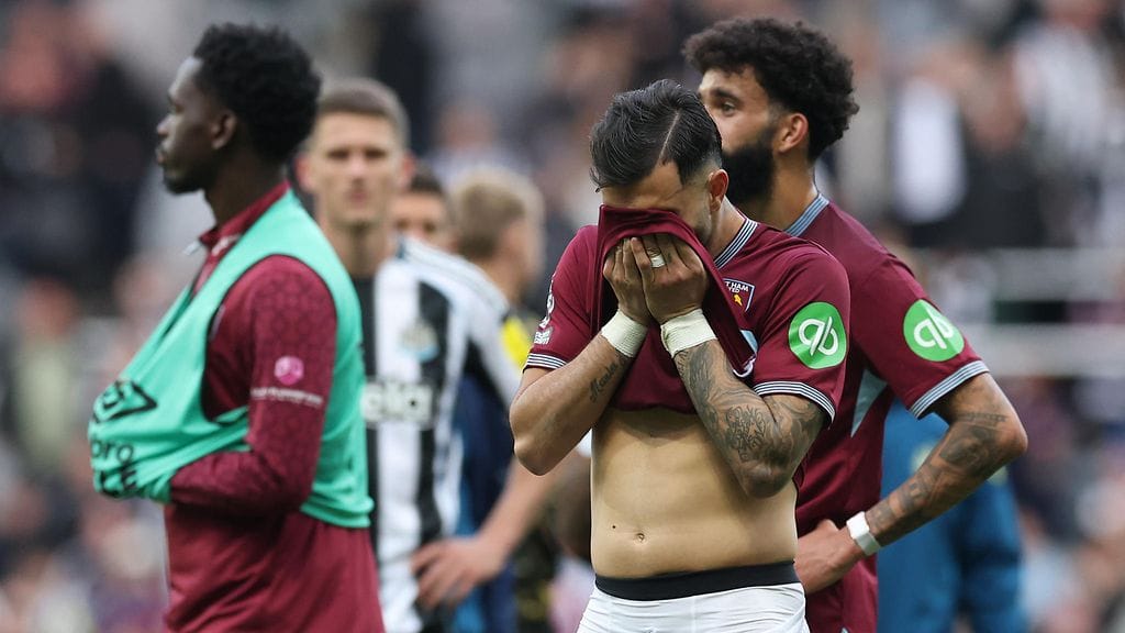 West Hamin pelaajat olivat murheellisia Newcastle-tappion sysättyä seuran putoamisuhan alle.
