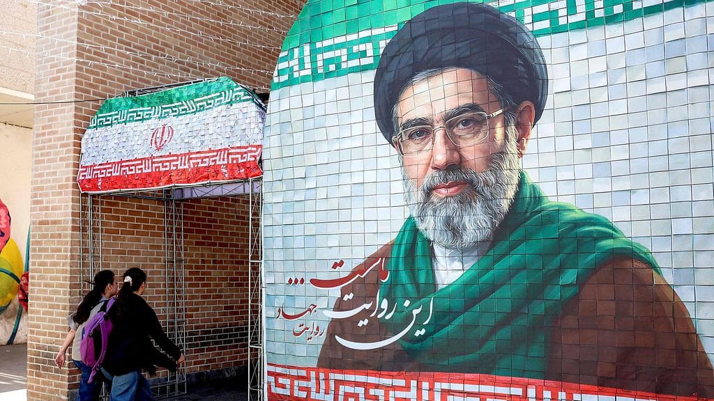 Iran Mojtaba Khamenei kuva seinällä LK 18.5.2026
