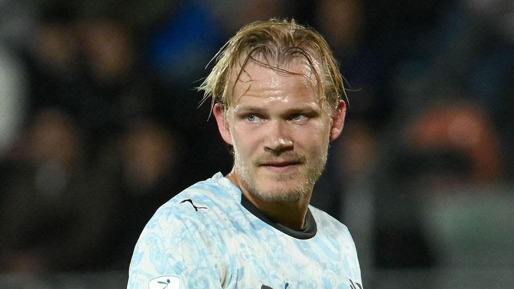 Joel Pohjanpalon (kuvassa) ja Jesse Jorosen edustama Palermo hävisi Italian Serie A:n nousukarsintojen avausosassa Catanzarolle maalein 0-3.