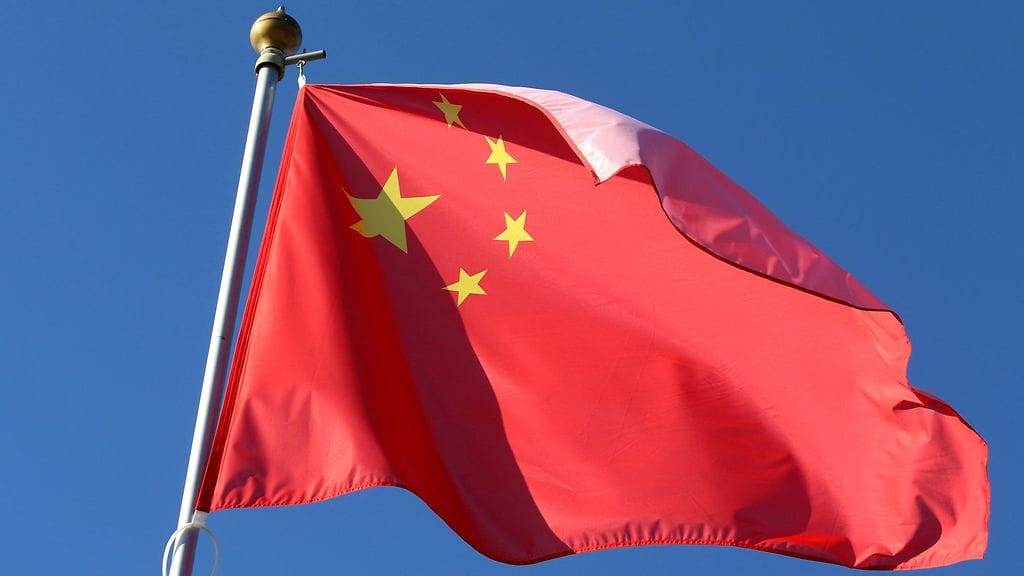 Kansainvälinen pöytätennisliitto myi fanituotteita väärällä lipulla. Kiinan lipussa on viisi tähteä kuuden sijaan.