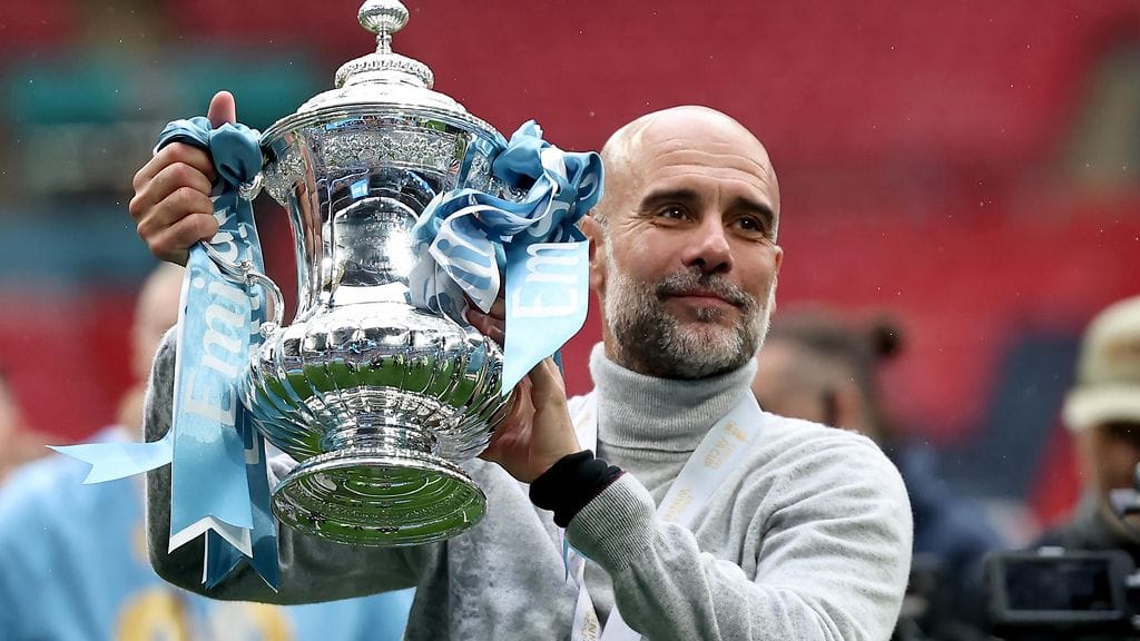 Pep Guardiola nosteli lauantaina Englannin cupin voittopystiä ilmaan.