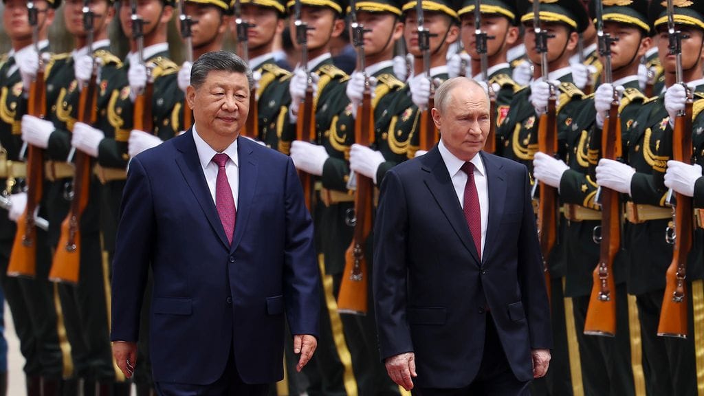 Vladimir Putinin ja Xi Jinpingin tapaaminen alkoi ystävällisissä merkeissä.