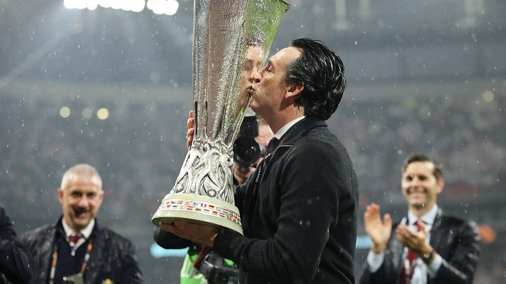 Unai Emery juhli jo viidettä Eurooppa-liigan titteliään.