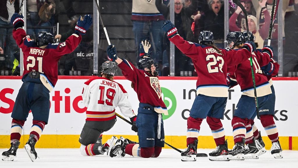 Montreal Victoire juhlii PWHL:n mestaruutta. Kuva finaalisarjan ensimmäisestä ottelusta.
