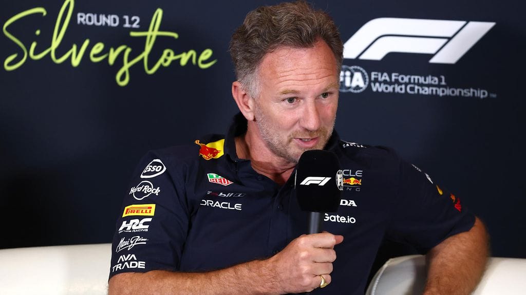 Christian Hornerin viimeiset vuodet Red Bullin F1-tallissa sisälsivät isoja kohuja. Kuva heinäkuulta 2025 ennen potkuja.
