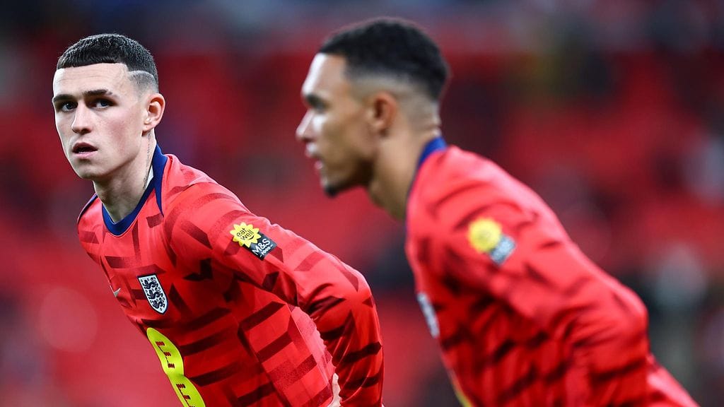 Phil Fodenia (vas.) ja Trent Alexander-Arnold eivät mahtuneet Englannin MM-joukkueeseen.