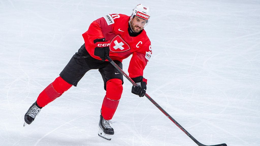 Roman Josi on huippuiskussa Unkaria vastaan.