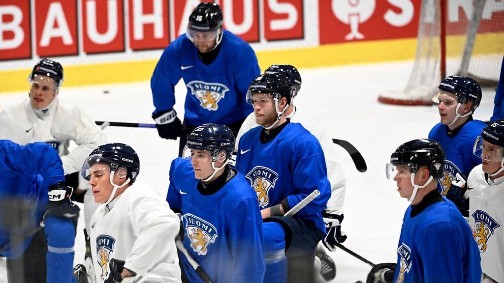 Leijonat mittaa illalla Itävallan vireen.