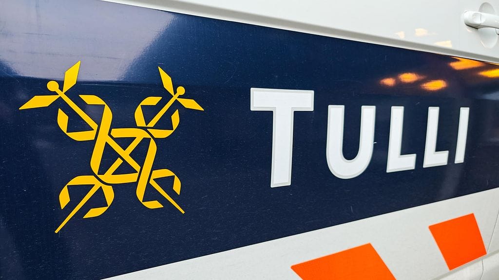 Kuvituskuva. Heinäkuun alussa voimaan astuva kolmen euron tullimaksu koskee yhtä tavaraerää.