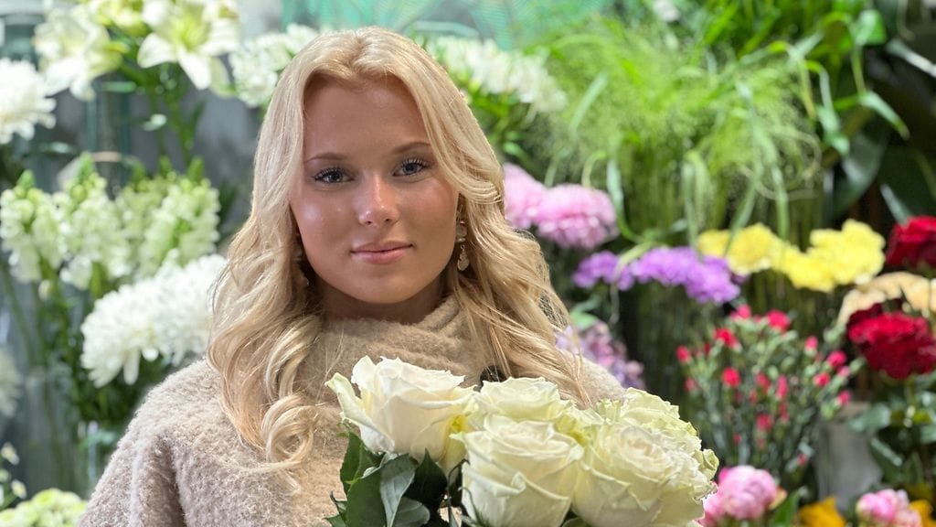 Nicole Krook Viglione kukkakaupassa