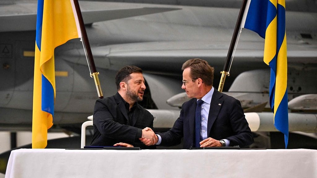 Ukrainan presidentti Volodymyr Zelenskyi ja Ruotsin pääministeri Ulf Kristersson Uppsalassa tänään.