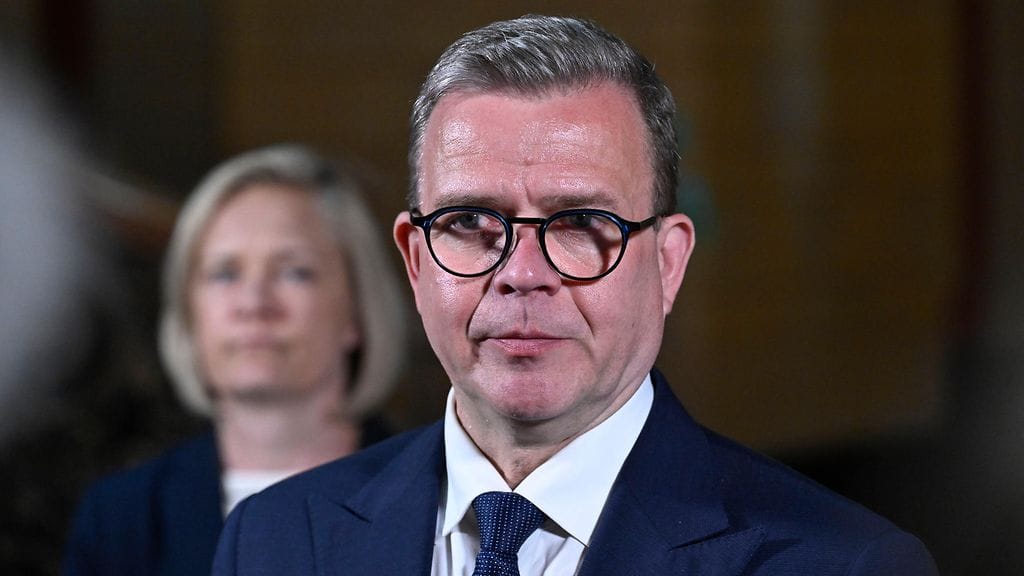 Pääministeri Petteri Orpon mukaan Suomessa pitää pikemminkin miettiä, miten palkkoja voisi nostaa.