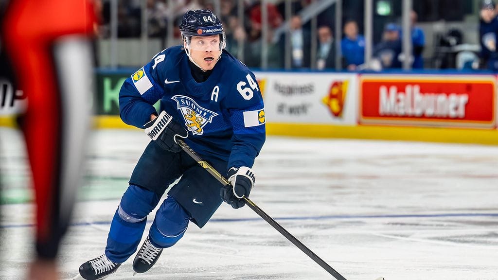 Mikael Granlund viilettää Leijonien ykköskentässä Kanadaa vastaan.